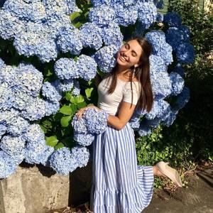 Meet your Posher, Olivia